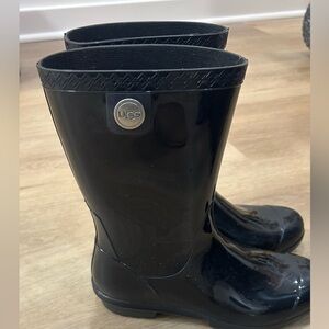 UGG rain boot Sienna Mid Calf size 7 black